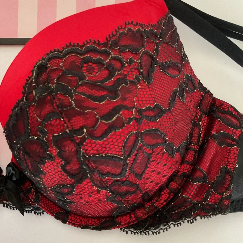 Victorias Secret Very Sexy Plunge Bra NWOT  size 34D